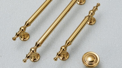 Phụ kiện vách ngăn nhà vệ sinh bao gồm những gì?