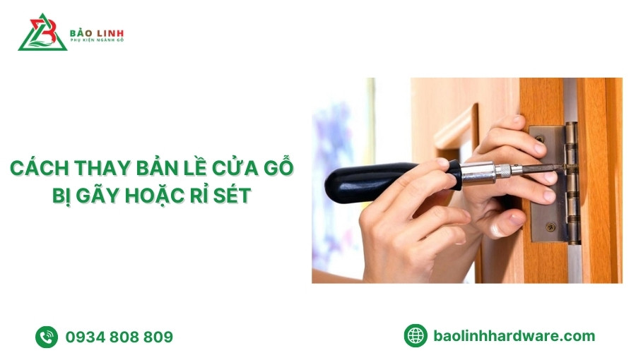 Thay bản lề cửa gỗ mới chất lượng