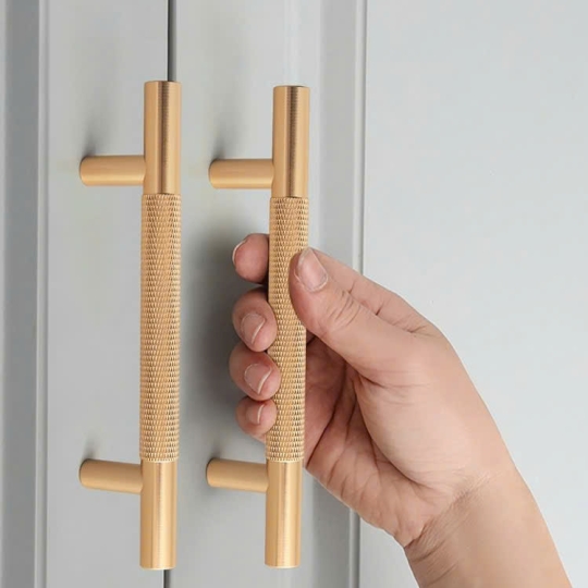 Tay nắm Hợp kim  Vân Khía chéo Cao Cấp - Mã 9005 - Màu vàng