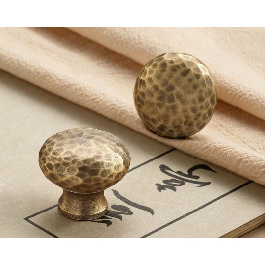 Tay Núm Đồng thau Dạng Vân Búa Màu đồng Pháp mã T1656