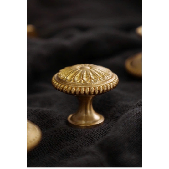 Tay Núm đồng Hoa cúc vàng mờ