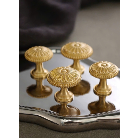 Tay Núm đồng Hoa cúc vàng mờ